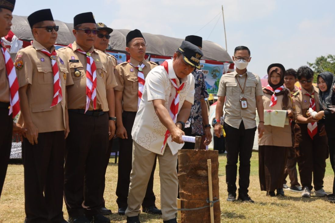 Buka Kemah Bakti Pramuka Kesetaraan di Kuningan