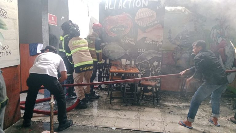 Kebakaran RM Ali Action Taman Kota Kuningan, Diduga Akibat Korsleting Listrik di Ruang Istirahat Karyawan