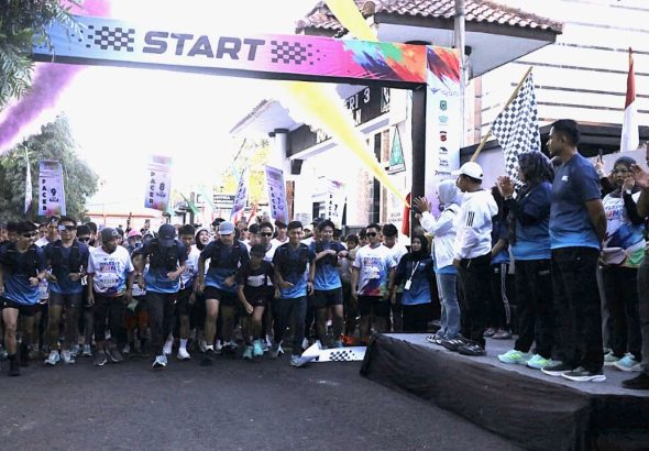 Ribuan Pelari Meriahkan MELESAT RUN 2026 di Kuningan