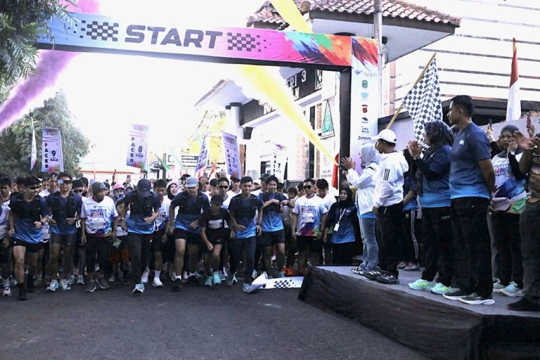 Ribuan Pelari Meriahkan MELESAT RUN 2026 di Kuningan